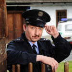 Promo fotografie k seriálu Doktor Martin, který se natáčel v prostředí Beskyd.